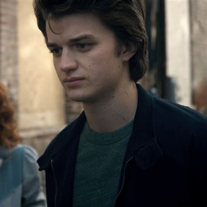 12 Reasons Joe Keery From "Stranger Things" Is The New