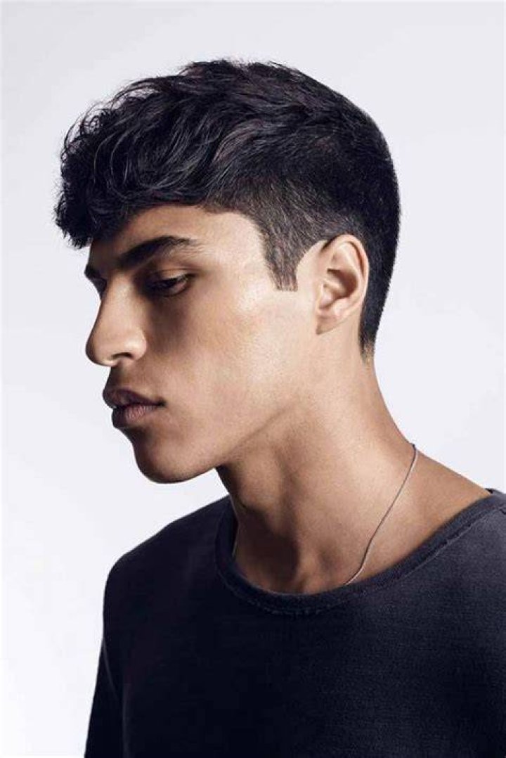 14 Simple Hairstyles For Big Forehead Men [2021 Edition]