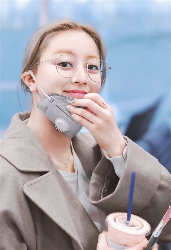 15+ Times TWICE&rsquo;s Jihyo Boldly Showed Off Her No Makeup Visuals KLuv