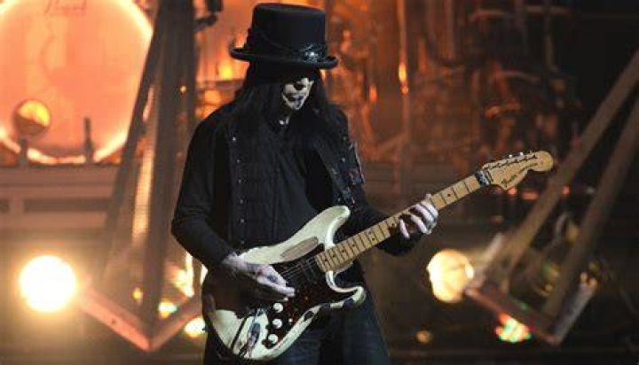 17 best Mick Mars images on Pinterest Mick mars, Nikki sixx and Guitars