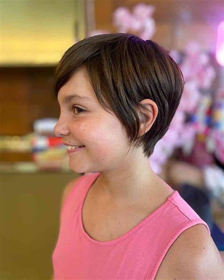 19+ Short Hairstyles for Girls with Round Faces Trend Fashion of Women