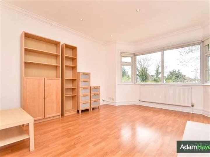 2 bed Flat For Rent, Broomfield Street, Poplar E14 Mapio.co.uk