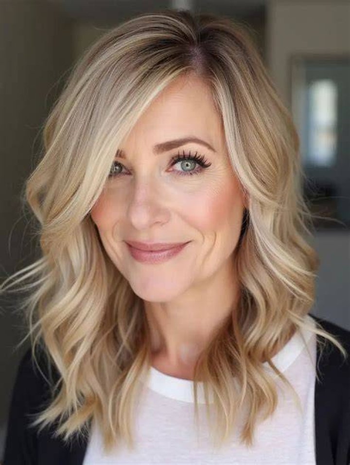 28 Top Pictures Blonde Or Brown Hair With Green Eyes Smiling lady