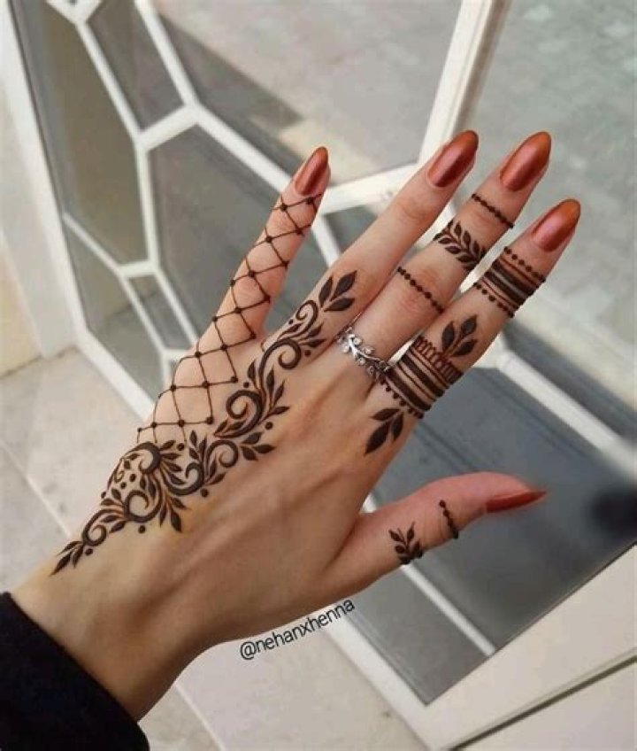 30 Simple & Easy Henna Flower Designs of All Time &bull; Keep Me Stylish