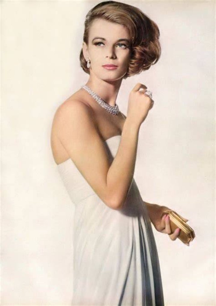 35 Stunning Photos of Model Anne de Zogheb in the 1960s Vintage News