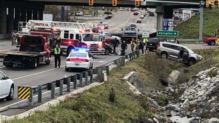 4 hospitalized in Bristol crash WCYB