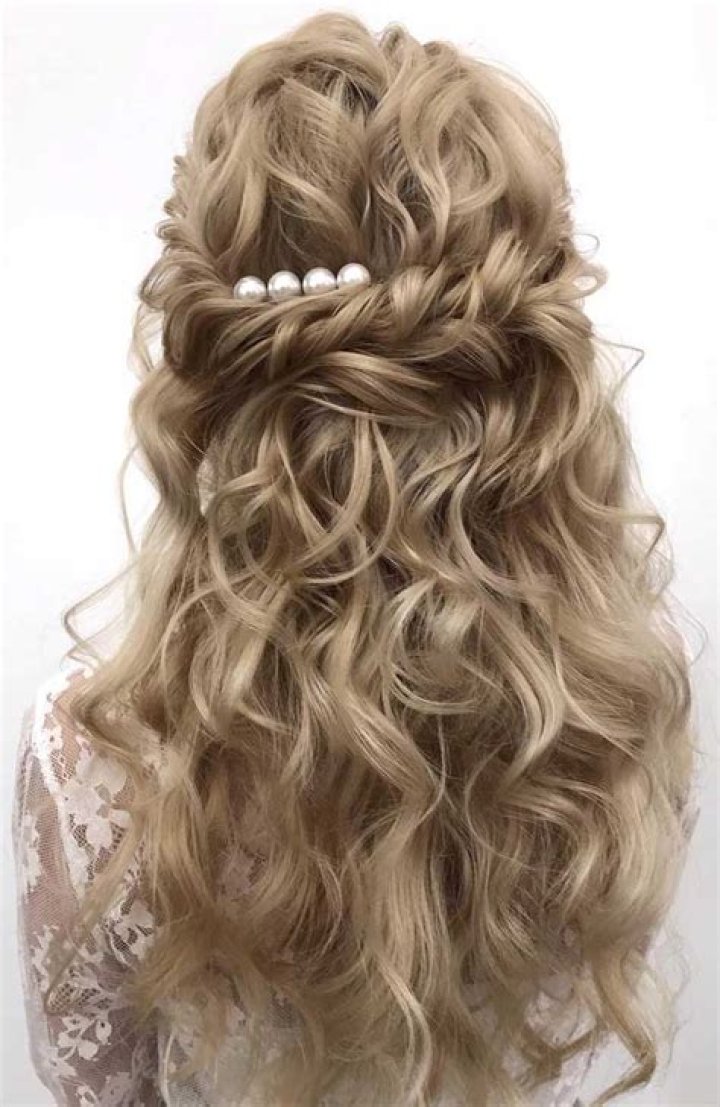 43 Half Up Half Down Hairstyles That Perfect For A Rustic Wedding