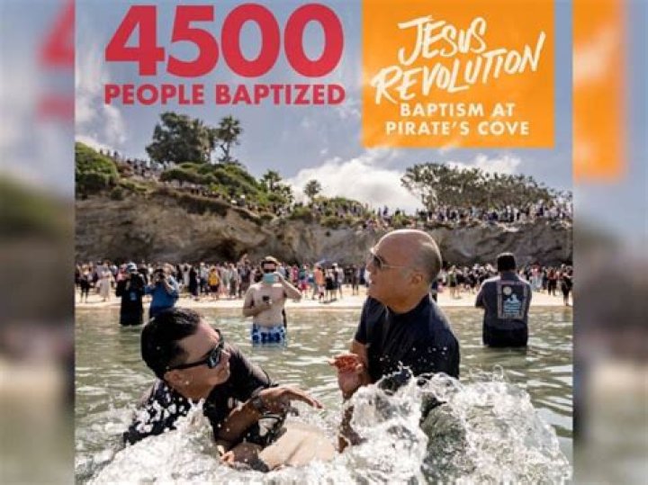 4,500 baptized at Pirate&rsquo;s Cove Beach, iconic site of Jesus Movement