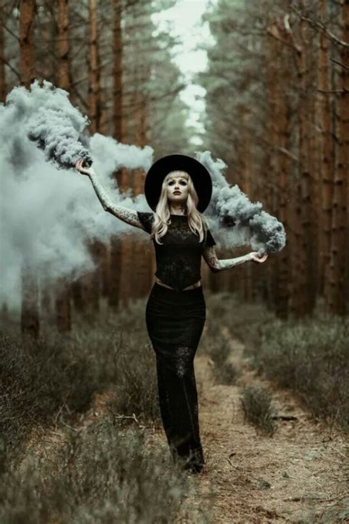 50+ Witchy Photo Shoot Ideas Crystal Sand Tarot Witch photos