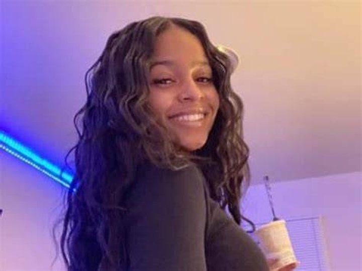 8 Hot Sexy Bailei Knight Bikini Pics