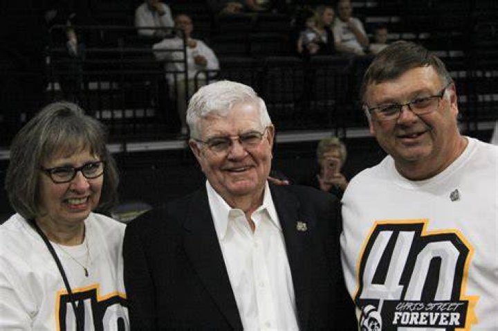 A group of former Iowa players want Kirk Ferentz fired Footballscoop