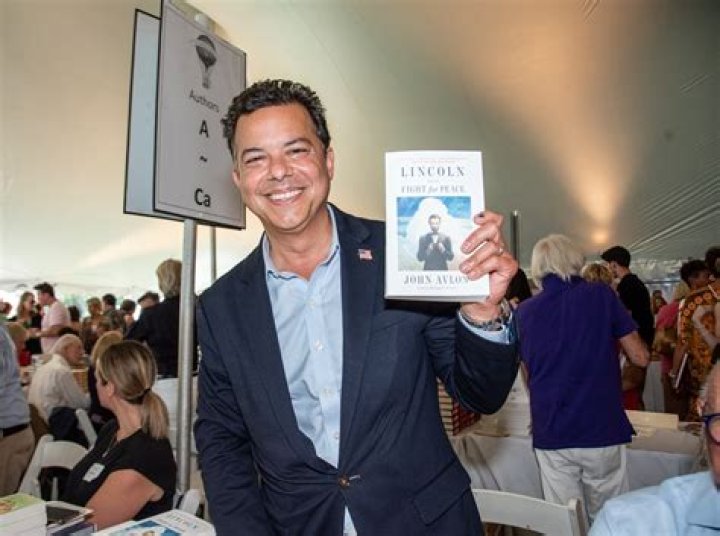 A Look into John Avlon' Married Life & Children Famous Journalists