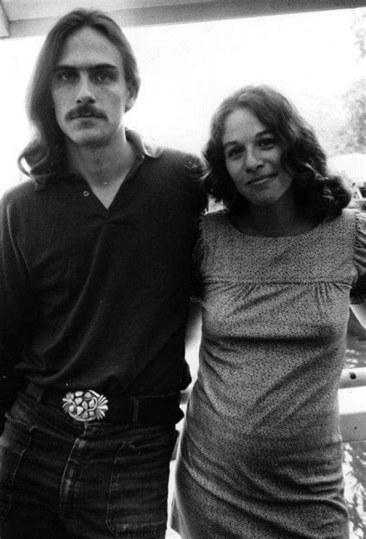 A young Carole King and James Taylor (1972) Carole king, Carole, 70s