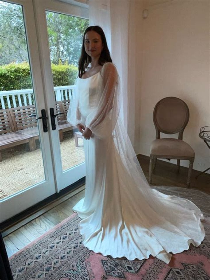 AB Ellie Harlow Cape New Wedding Dress Save 47 Stillwhite