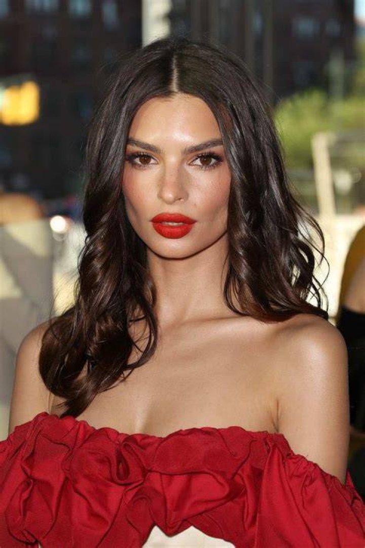 Actress Emily Ratajkowski appears to come out as bisexual amid divorce