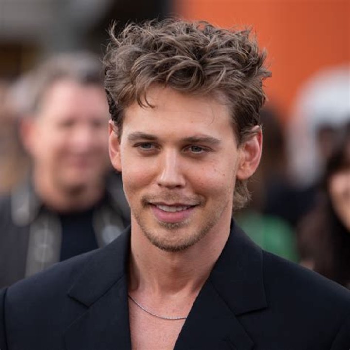 Actualizar 68+ imagen austin butler prada Abzlocal.mx