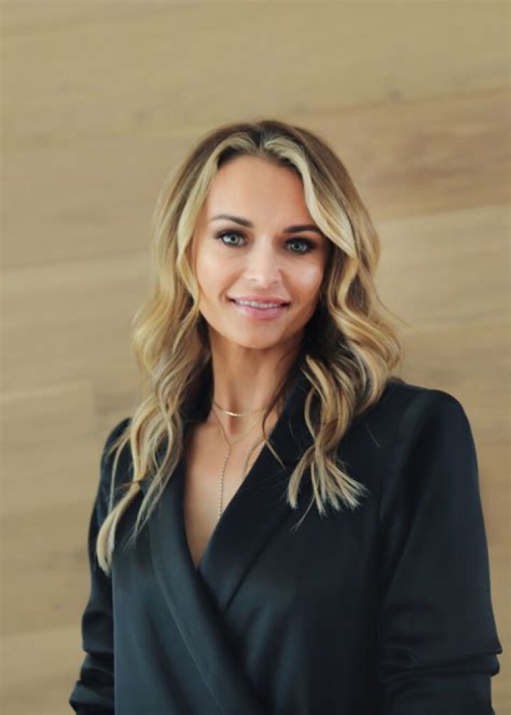Adrianna Baum Hair Sylist Dre's Salon LinkedIn