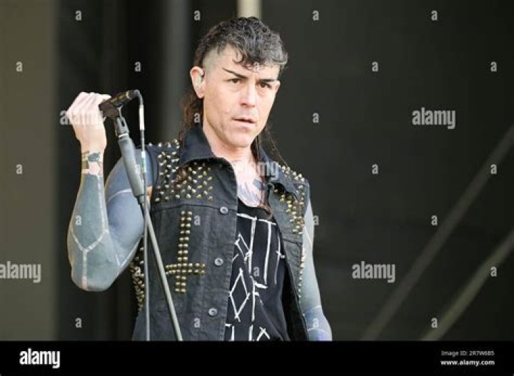 AFI&acirc;&euro;&trade;s Davey Havok Gets Naked For PETA Exclusive Look Billboard