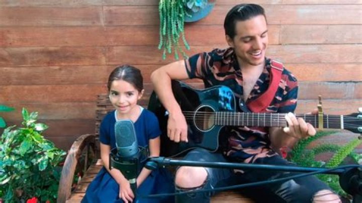 Aitana Derbez debuta como cantante con su hermano Vadhir