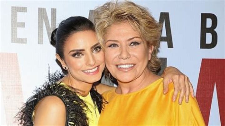 Aitana Derbez es id&eacute;ntica a su abuela Sylvia y esta foto es la prueba
