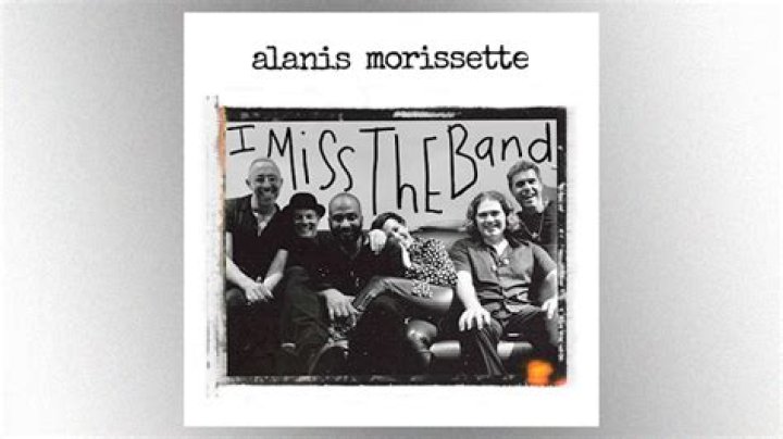Alanis Morissette pays tribute to moms with breastfeeding Health cover