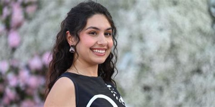 Alessia Cara 2024 dating, net worth, tattoos, smoking & body
