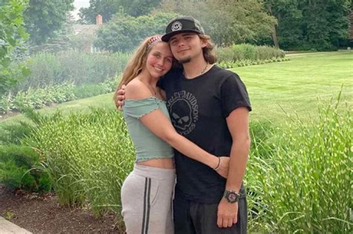Alex G & girlfriend Molly Germer ) (via LNWY) r/sandyalexg