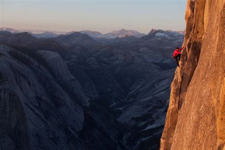 Alex Honnold climbs Heaven Rock climbing, Mountaineering climbing