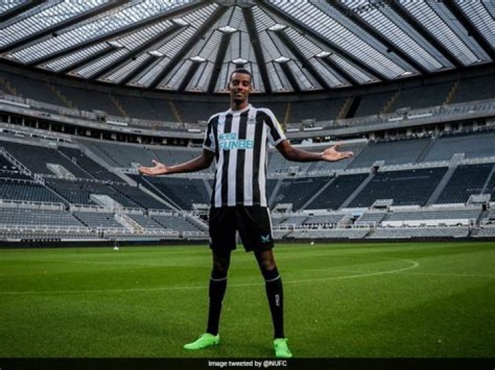 Alexander Isak World Cup 2022 [2023 Update] Players Bio