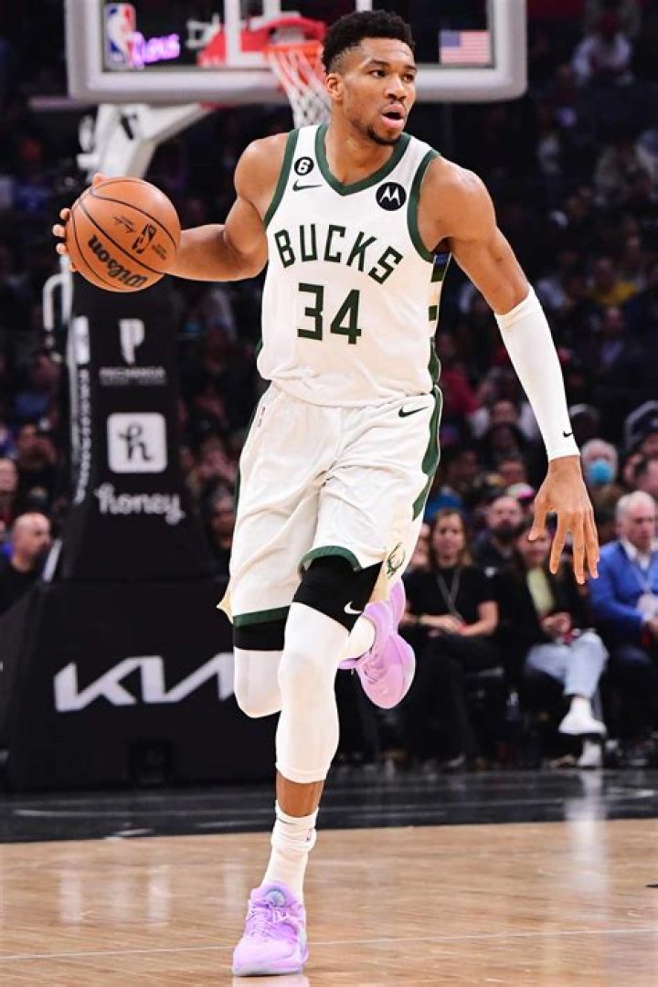 All About Giannis Antetokounmpo's Parents, Charles and Veronica