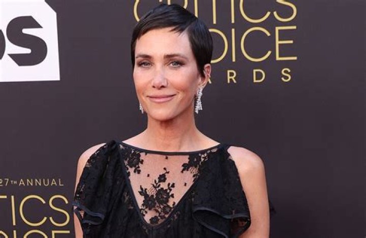 All the Steps Behind Kristen Wiig's Shimmering Skin Look at Last Night