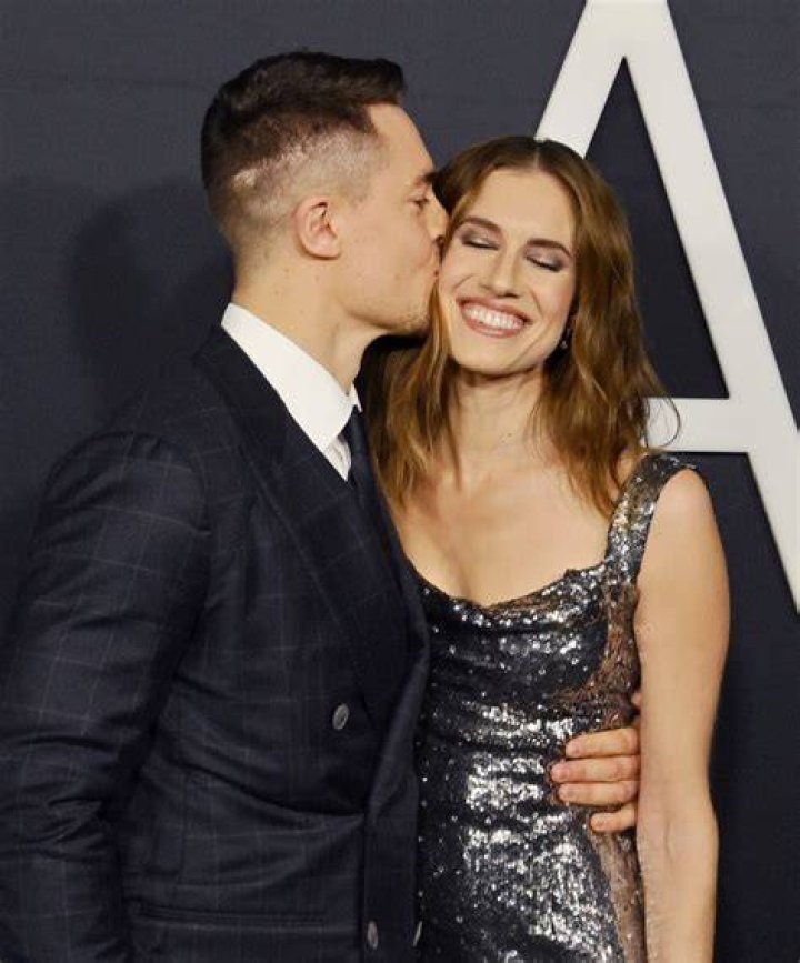 Allison Williams and Alexander Dreymon Make Their Red Carpet Debut