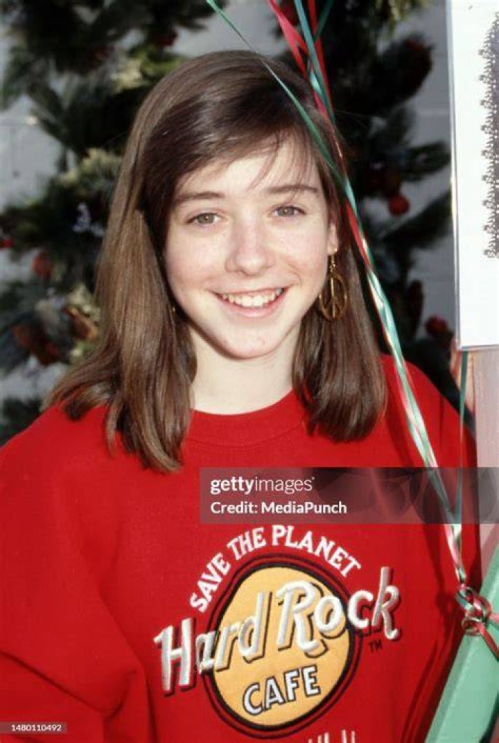 Alyson Hannigan Biography Facts, Childhood, Family Life & Achievements