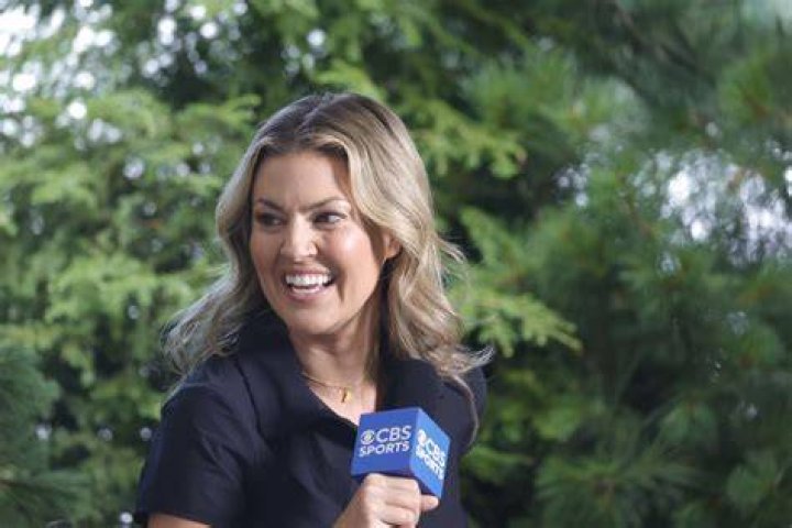 Amanda Renner of CBS r/hot_reporters