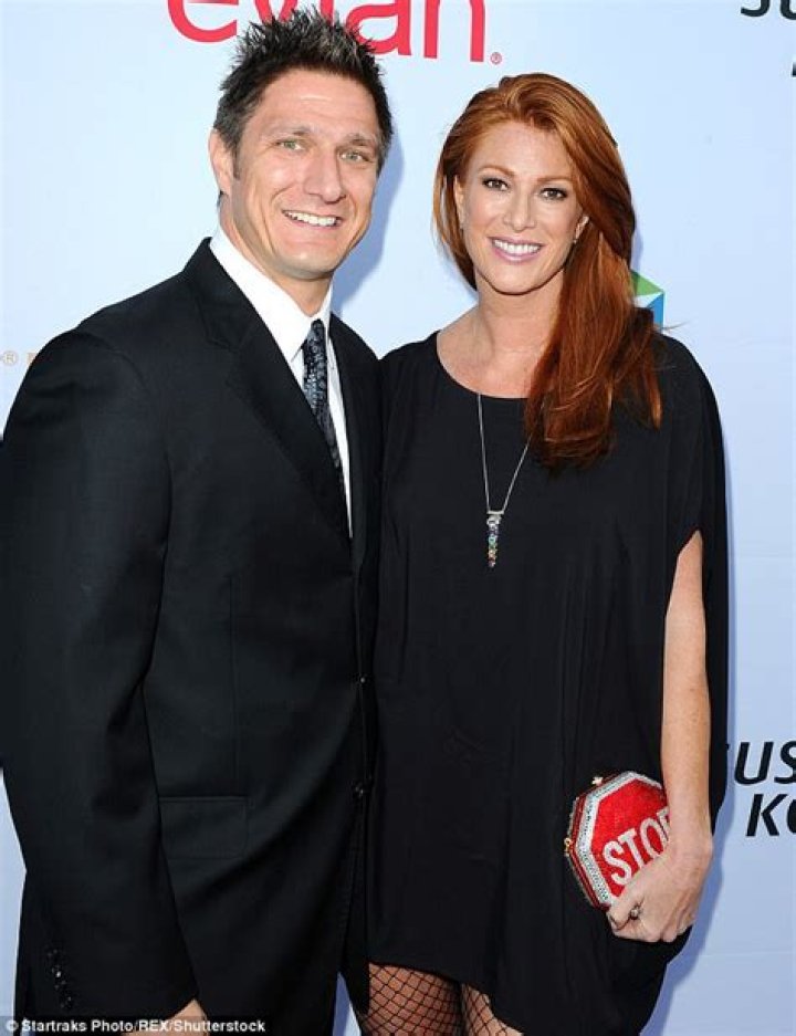 Angie Everhart Wiki, Husband, Divorce, Cancer and Net Worth