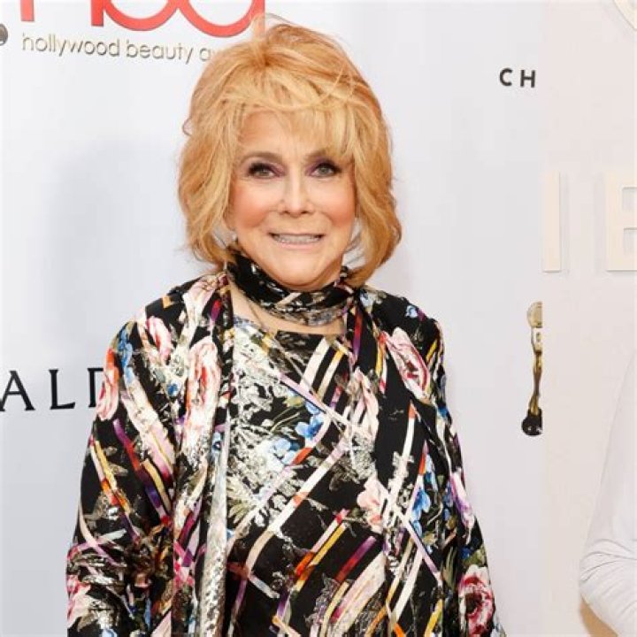 ANNMARGRET BIOGRAPHIE, TAILLE ET R&Eacute;CIT DE VIE BIO DES SUPER STARS