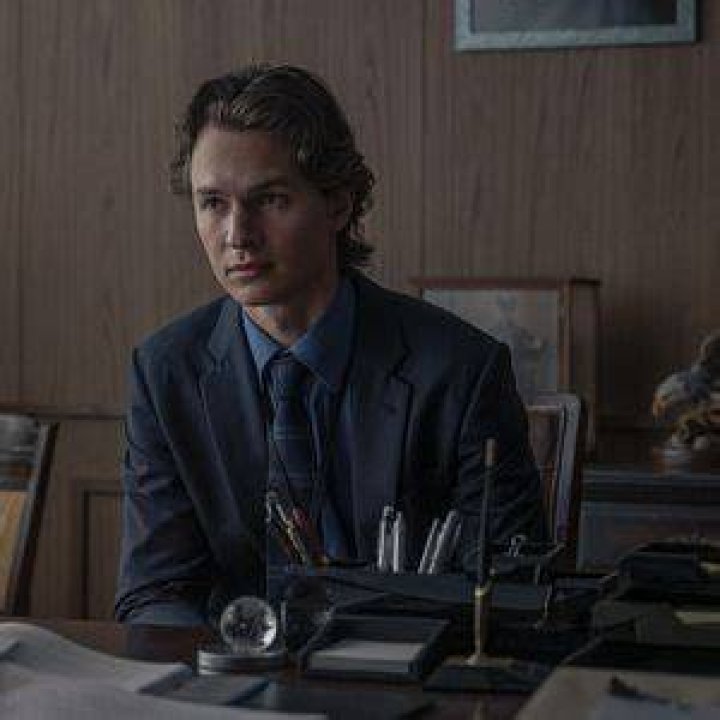 Ansel Elgort AdoroCinema