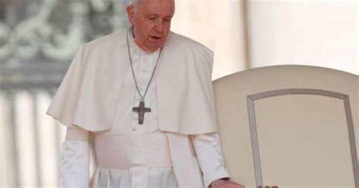 Argentine doctor Losing weight would ease Pope Francis' knee pain