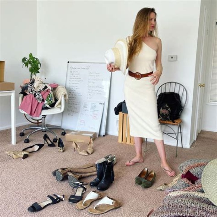 Ariel Kiley Feet (16 photos)