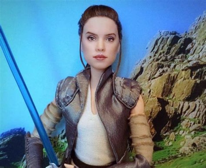 Artist transforms Barbie into unbelievably lifelike celebrity dolls