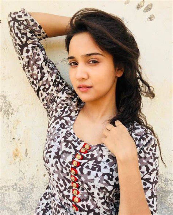 Ashi Singh Age, Height, Wiki, Family, Sister, Boyfriend, Education