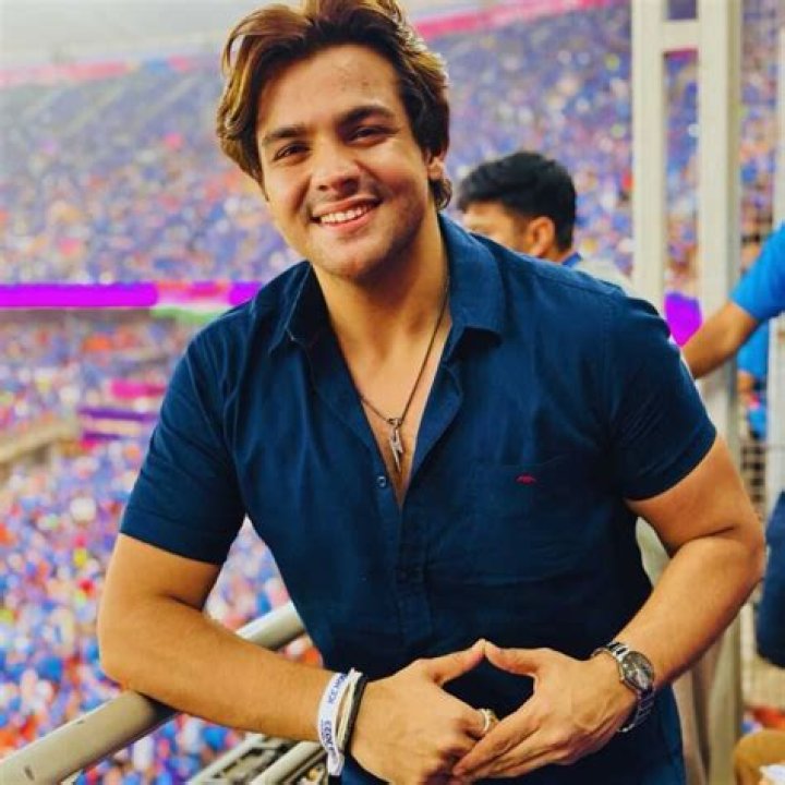 Ashish Chanchlani Age, Height, Biography 2020, Wiki, Net Worth, Girlfriend