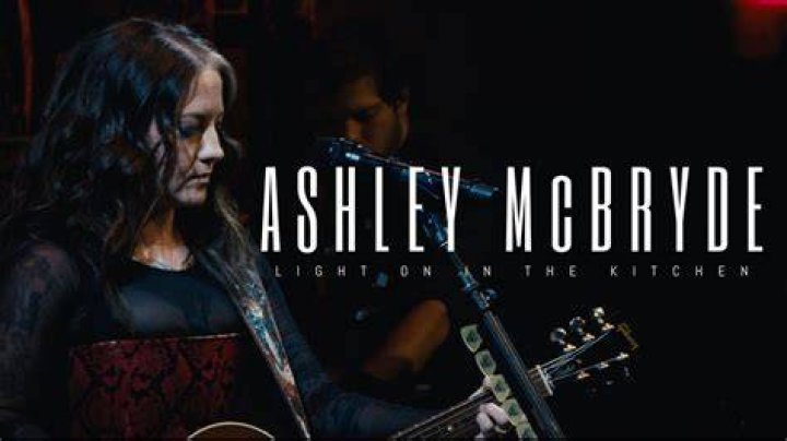Ashley McBryde Light On In The Kitchen (Lyrics) Chords Chordify