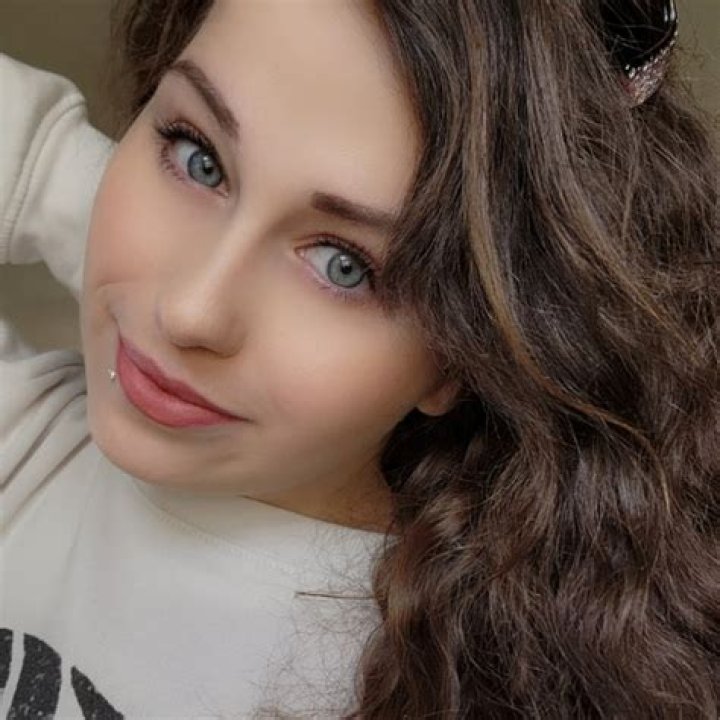 Ashley Qualls YouTube