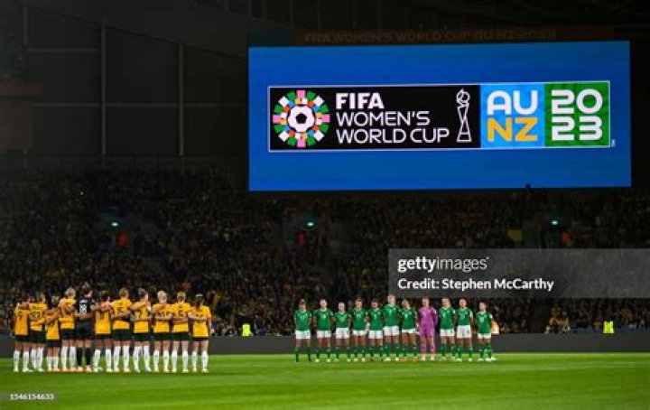 Australia and Republic of Ireland in cagey 00 start