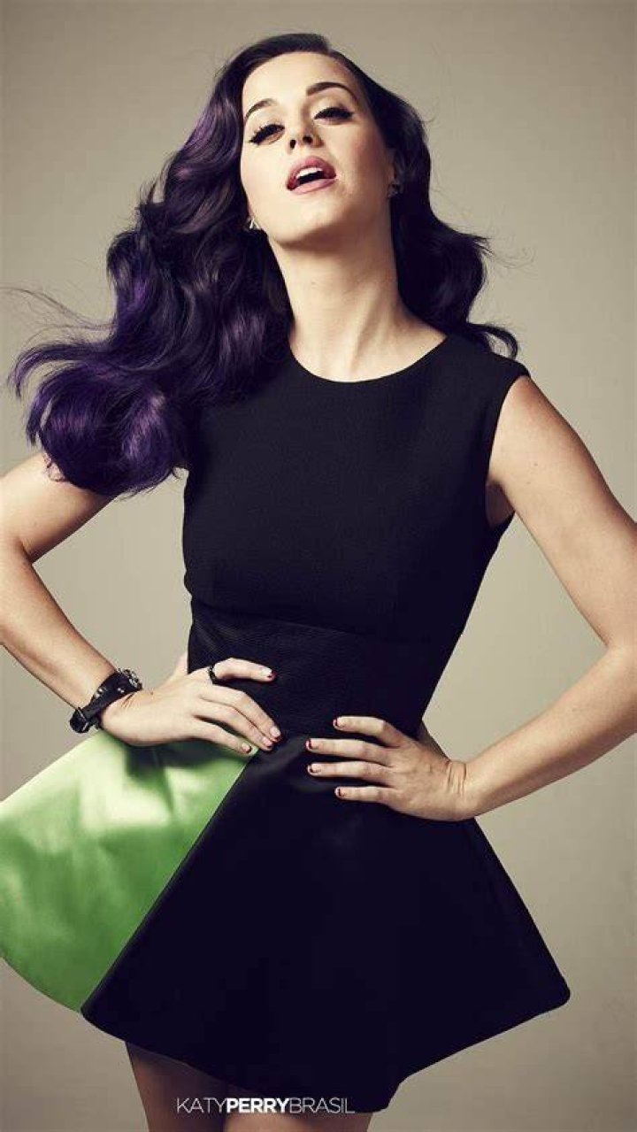 Awesome Hot Hollywood Celebrity Katy Perrys Dress Hugs Her Figure