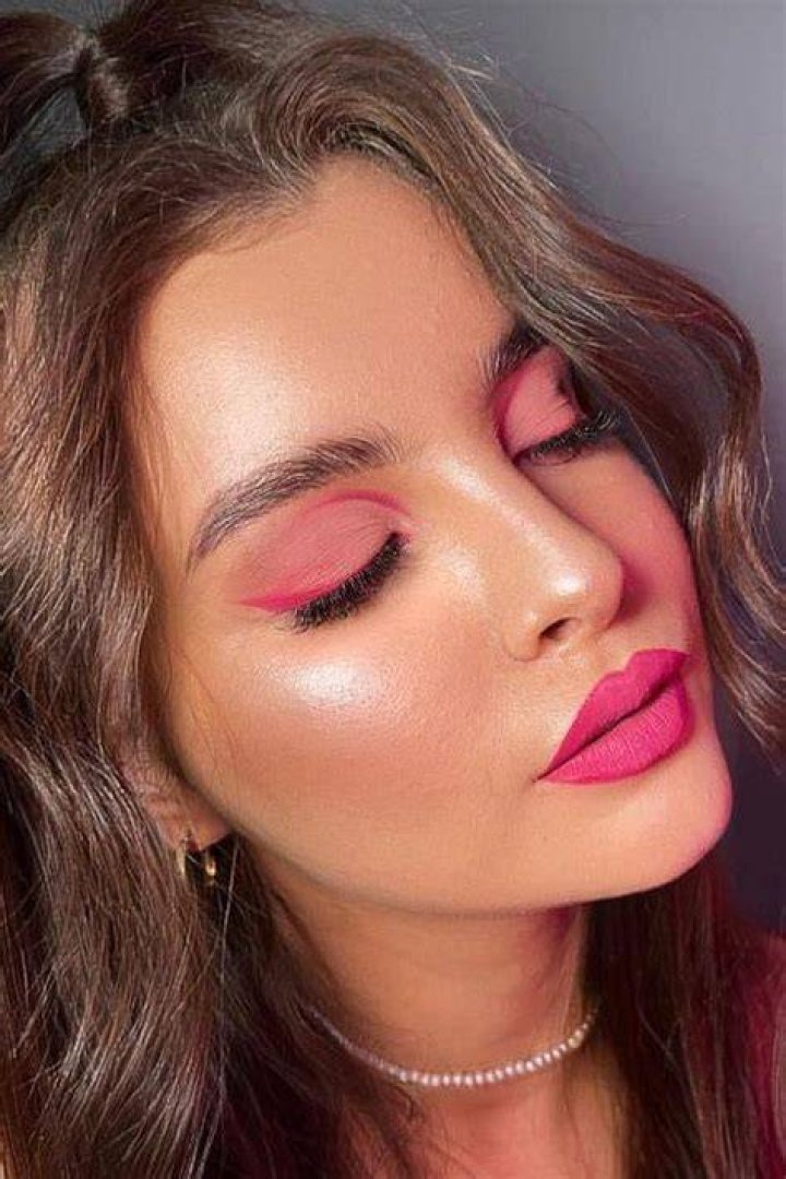 Beautiful girl with spectacular makeup wallpapers and images