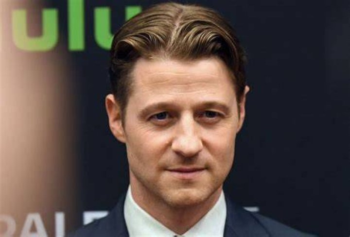 Ben McKenzie Age, Net Worth, Height, Affair, Career, and More