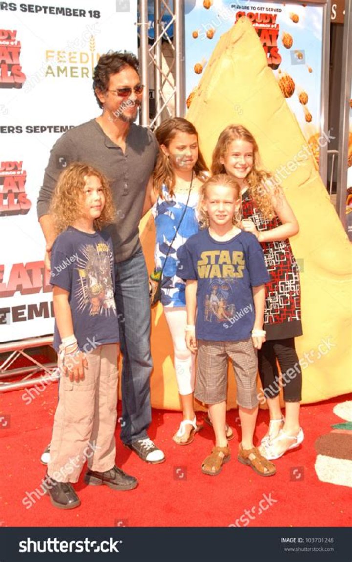 Benjamin Bratt Wife, Children, Family, Net Worth, Height, Ethnicity