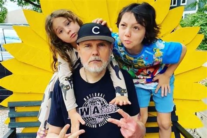 Billy Talks Having Kids for 10 Days on Tour 'Without Assistance'